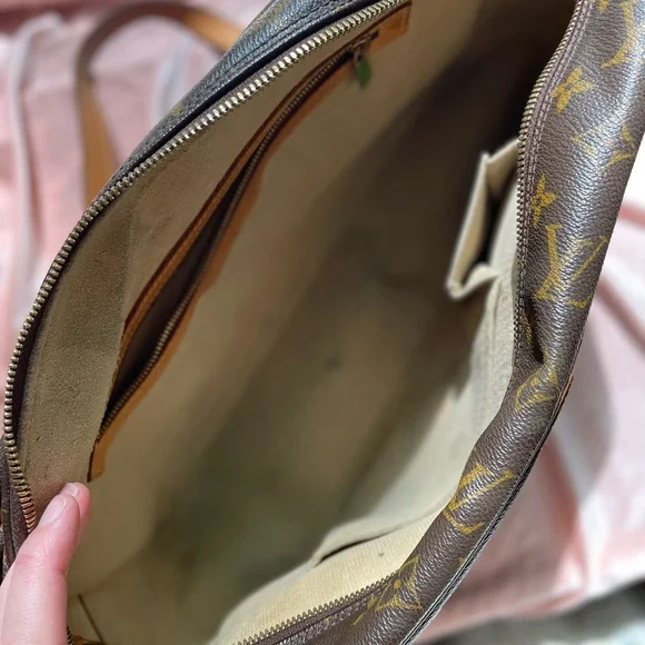 Authentic Louis Vuitton Shoulder Bag - Vintage July 2002, USA made - Picture 4 of 16